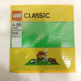 LEGO 10692 LEGO Creative Bricks, 40320 Plants From Plants, 10707 Red Creativity Box, and 10700 Green Baseplates (2)(Set of 5) alternative image