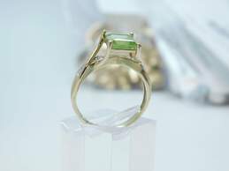 10K Yellow Gold Peridot Diamond Accent Ring 2.4g alternative image