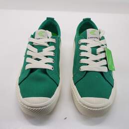 Cariuma Unisex Green Canvas Low Skate Shoes Size 6 Men | 7 Women alternative image