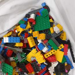 6 Pound Bundle Of Assorted Legos Building Blocks alternative image