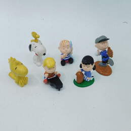 3 Inch Peanuts Plastic Applause Character Figurines Snoopy Charlie Brown alternative image
