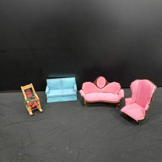 Bundle of Assorted Dollhouse Miniature Furniture & Other Accessories image number 5