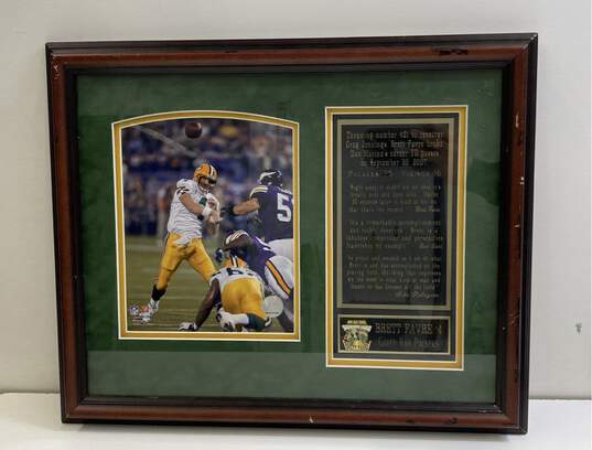 Framed & Matted NFL Collectible Commemorating Brett Favre Breaking TD Record image number 1