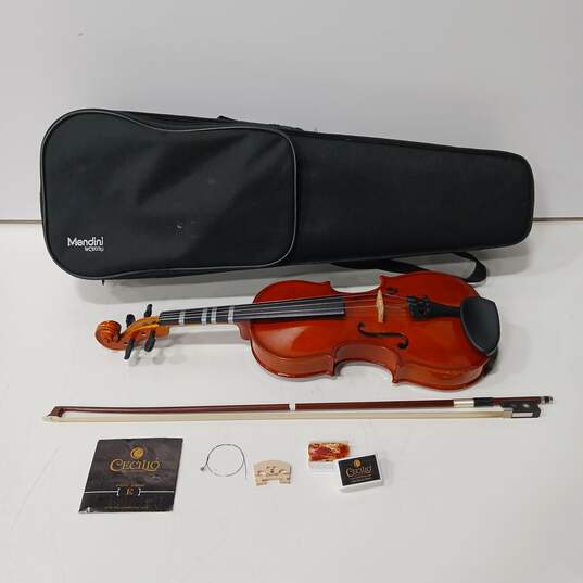 Mendini by Cecilio MV200 Violin w/ Soft Case & Accessories image number 1