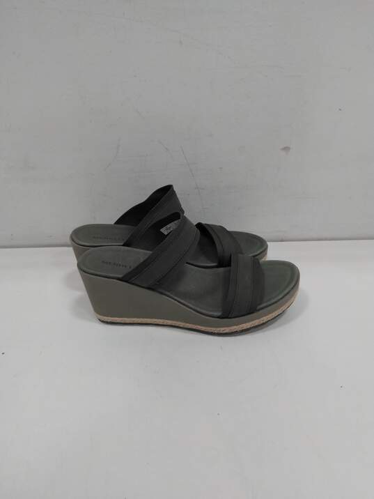 Women's Olive Green Leather Wedge Slides Size 10 image number 3