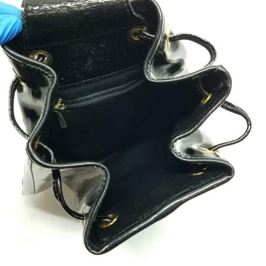 AUTHENTICATED Longchamp Black Patent Leather Drawstring Slingbag image number 3