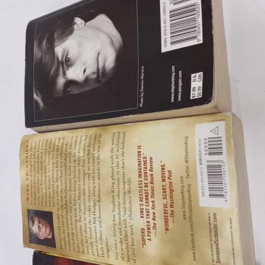 Bundle of 4 Assorted Stephen King Novel Books image number 4