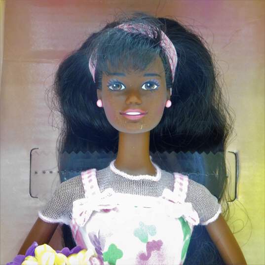 1996 Avon Spring Petals African American Barbie image number 3