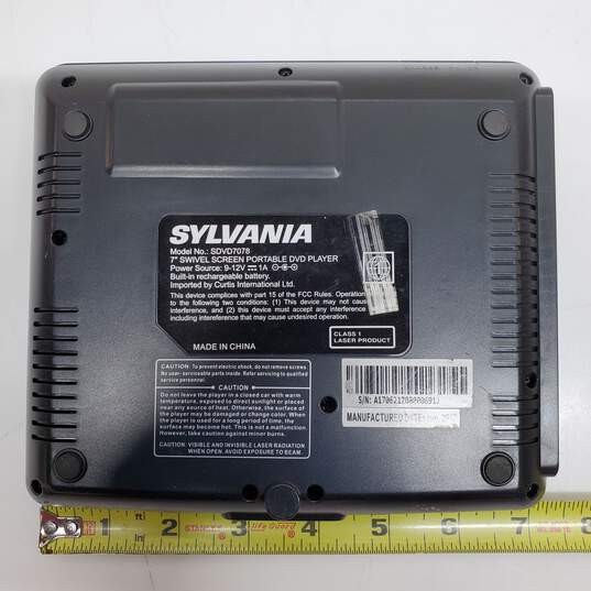 Sylvania SDVD7078 Portable DVD Player image number 3
