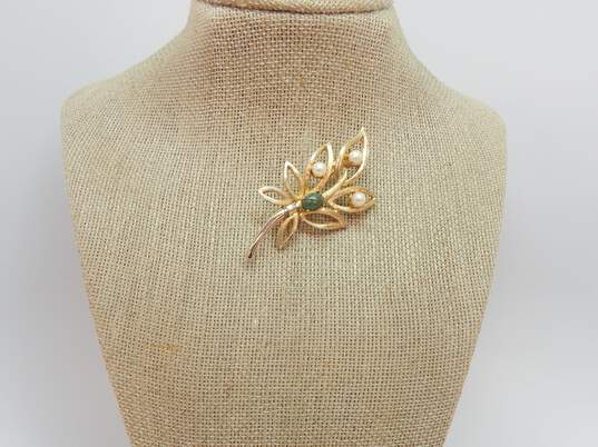 VNTG Mid Century Gold Tone Nephrite, Faux Pearl & Enamel Jewelry image number 4