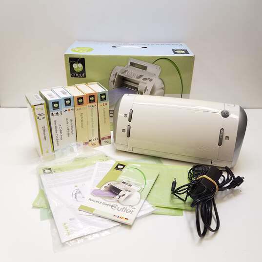 Cricut Personal Electronic Cutter Machine CRV001 w/Accessories image number 2