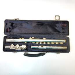Armstrong 104 Flute with Hard Case alternative image