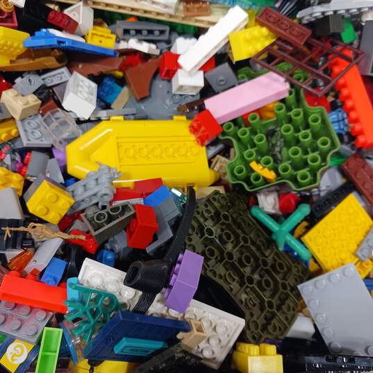 7.5LB Bulk Lot of Assorted Toy Building Bricks & Pieces image number 4