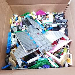 6.3 lbs Assorted LEGO Bricks