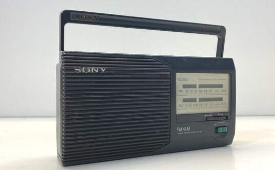 Vintage Sony FM/AM 2 Band Portable Radio Model ICF-24 2 Way Power AC/DC image number 2