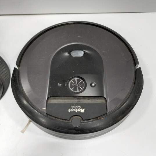 iRobot Roomba i7Robot Vacuum w/ Base image number 3