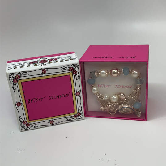Designer Betsey Johnson White Pearl Heart Shape Charm Bracelet With Box image number 2
