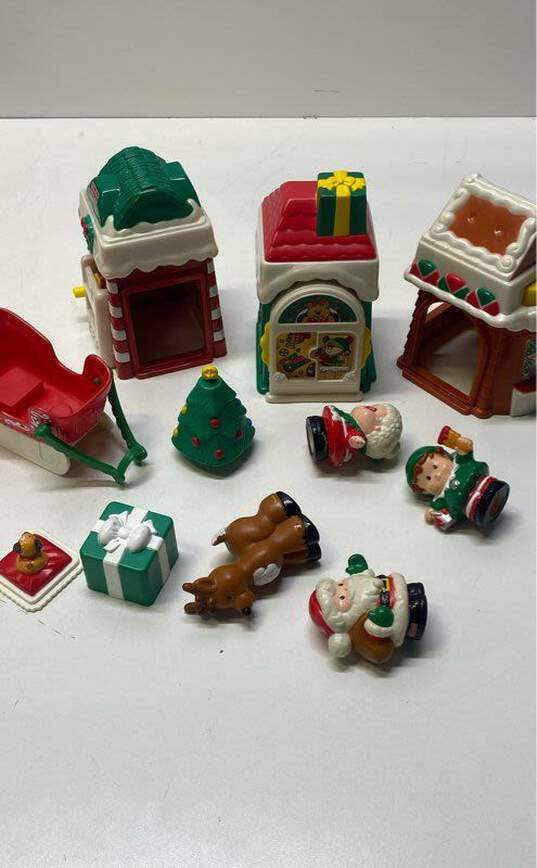 Fisher Price Little People Christmas Village image number 1