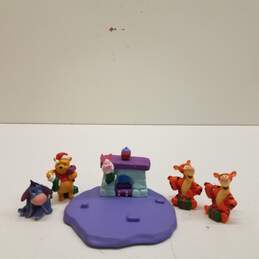 Hallmark Merry Miniatures Figurines Winnie The Pooh Set of 5 alternative image