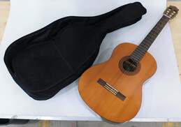 Yamaha Brand C40 Model Wooden 6-String Classical Acoustic Guitar w/ Soft Gig Bag