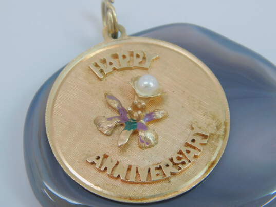 Vintage 14K Yellow Gold Floral Pearl Happy Anniversary Disc Charm Pendant 3.3g image number 3