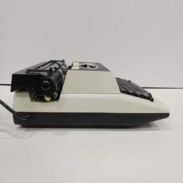 Royal Aristocrat Typewriter & Case alternative image