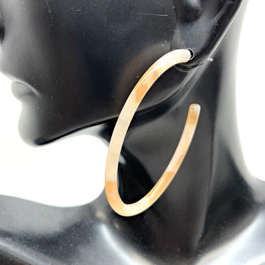 Designer J. Crew Orange Tortoise Acrylic Resin Large Oval Hoop Earrings image number 4