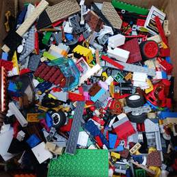 7.6 lbs Bulk Assorted LEGO Bricks