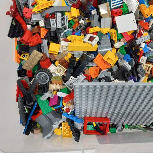9lbs Lot of Assorted Lego Building Bricks image number 4
