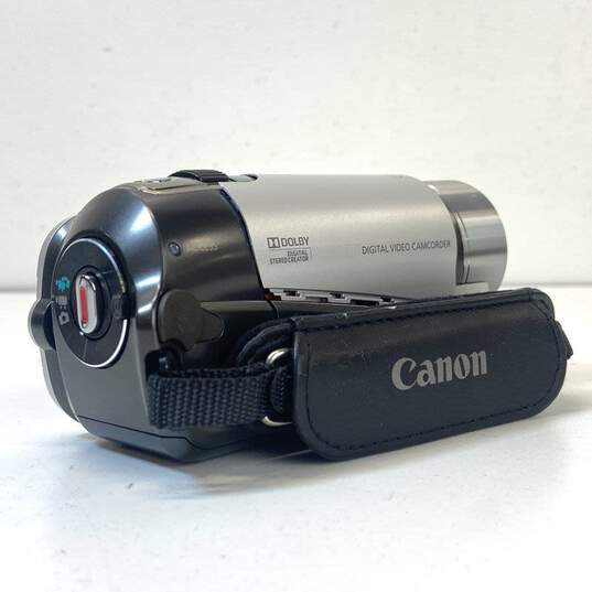 Canon FS200 Camcorder (For Parts or Repair) image number 4