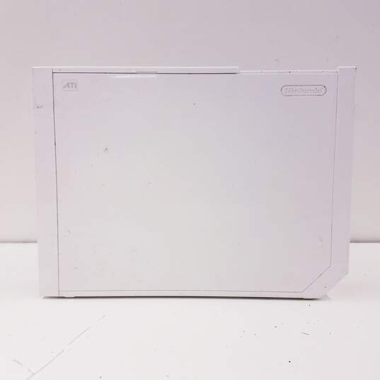 Nintendo Wii Console W/ Accessories image number 5