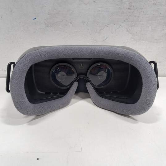 Samsung Gear VR w/ Controller In Box image number 5