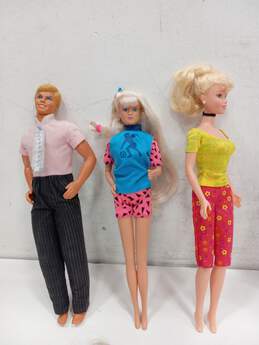 8pc Bundle of Vintage Barbie Dolls alternative image