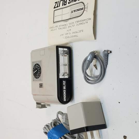 Transistorized Electronic Flash Unit with Automatic Voltage Control System image number 1