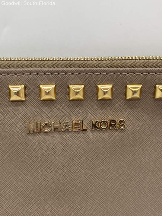 Michael Kors Womens Beige Leather Lined Zip Top Studded Wristlet Wallet Handbag image number 4