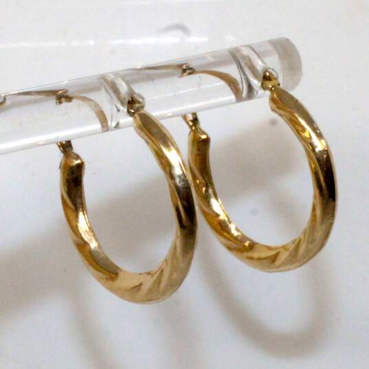 14K Yellow Gold Hoop Earrings - 0.53g image number 2