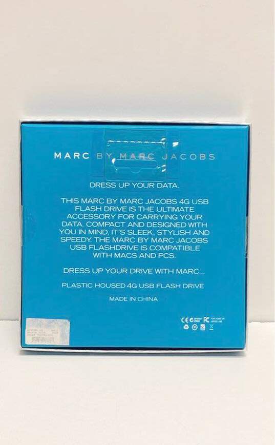 Marc by Marc Jacobs 4G USB Flash Drive Keychain Teal image number 6