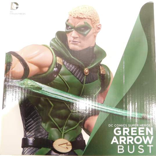 Sealed DC Collectibles DC Comics Super Heroes: Green Arrow Bust image number 3