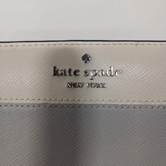 Kate Spade Women's White and Grey Leather Wallet image number 5
