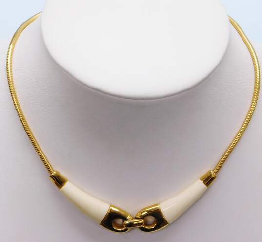 Vintage Crown Trifari Gold Tone & Cream Modernist Pendant Necklace 18.5g image number 1