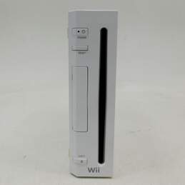 Nintendo Wii w/ 2 Controllers alternative image