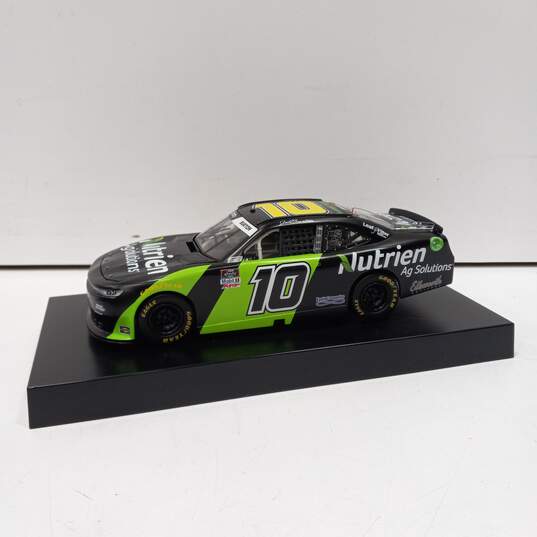 Nutrien Ag Solutions Lionel Racing  Jeb Burton Stock Car IOB image number 4