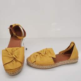 Bueno Women's Flat Yellow Sandal Size 38