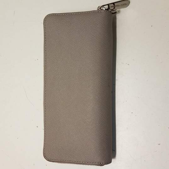 Buy the Michael Kors Jet Set Travel Leather Continental Wallet Grey |  GoodwillFinds