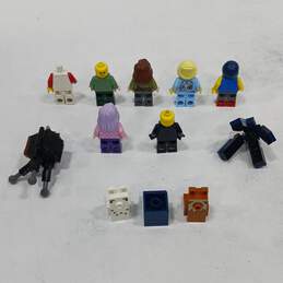 Lot of Assorted Lego Minifigures alternative image