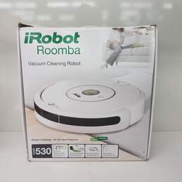 IRobot Roomba Vacuum Cleaning Robot / Powers ON
