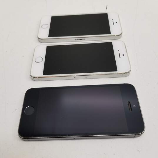 Apple iPhone 5s (A1533) - Lot of 3 (For Parts Only) image number 5