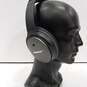 Bose Quiet Comfort Noise Cancelling Headphone In Case image number 2