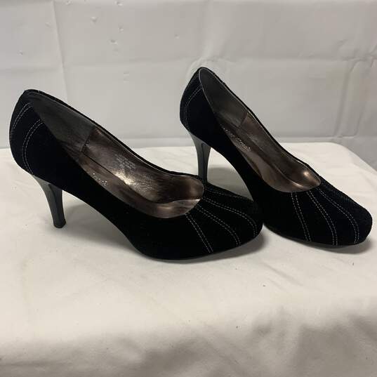 Women's Dress High Heel Shoes In Original Box Size: 6M image number 5