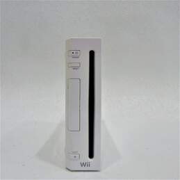 Nintendo Wii W/ 2 Controllers alternative image